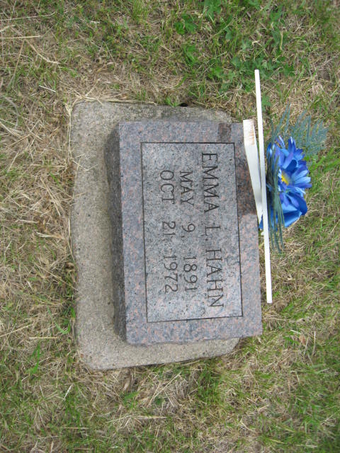 Emma Louise Hahn Grave Photo