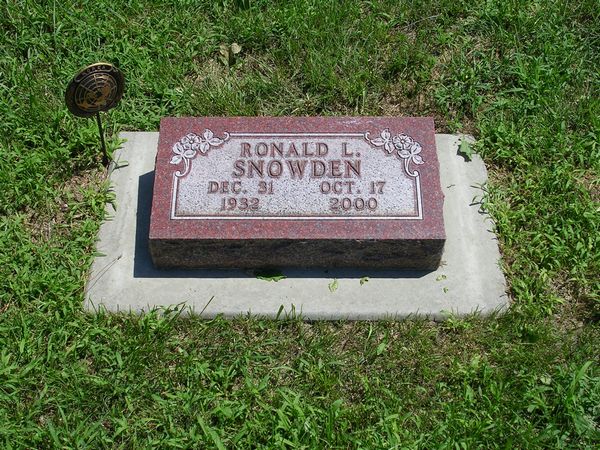 Ronald L. Snowden Grave Photo